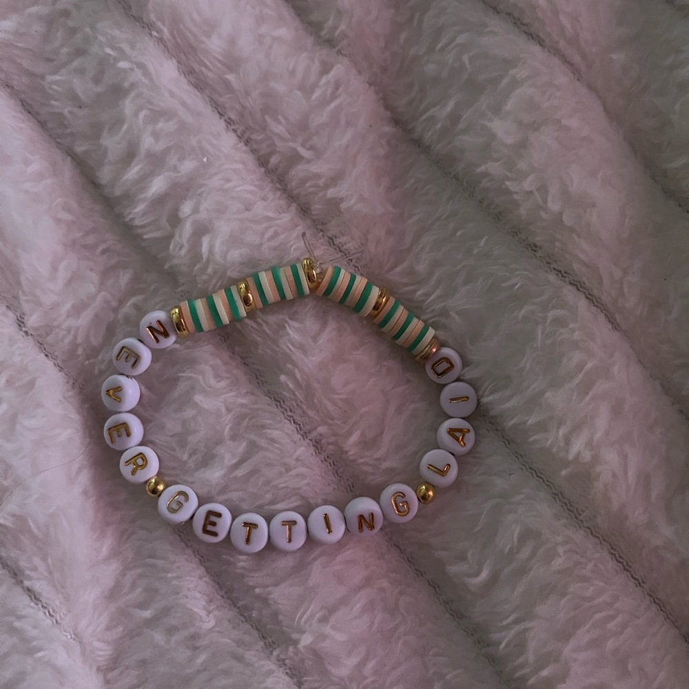 21 sabrina carpenter handmade concert worn bracelets! - Picture 8 of 16